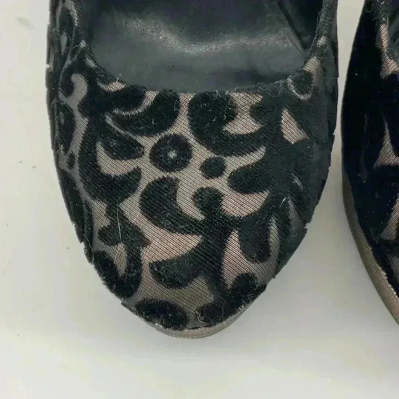 CALL  IT SPRING - Picture 4 of 6